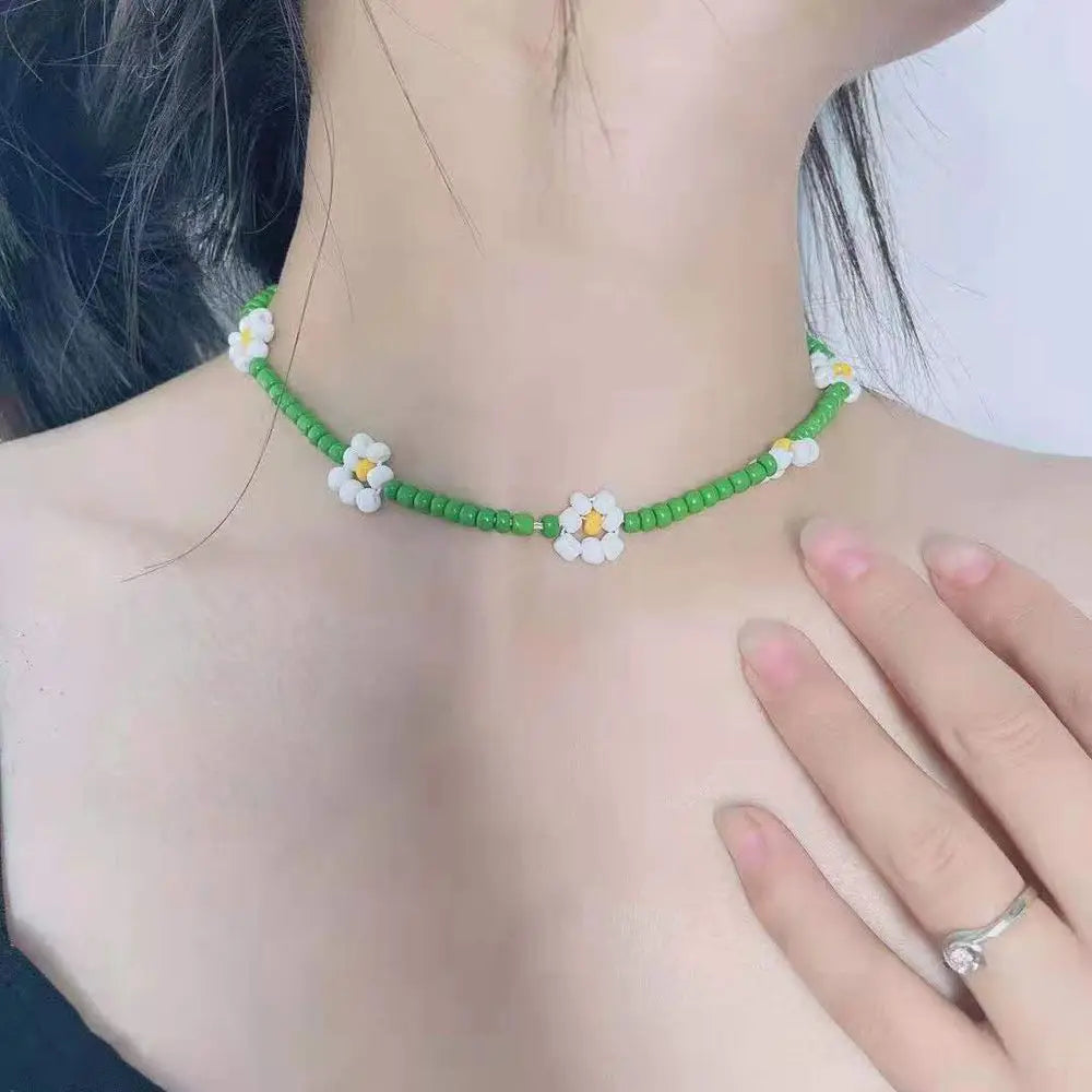 Fashion Beach Daisy Jewelry Gift Short Lovely Clavicle Necklace Flowers Beaded Necklace Bohemia Choker Women Necklace