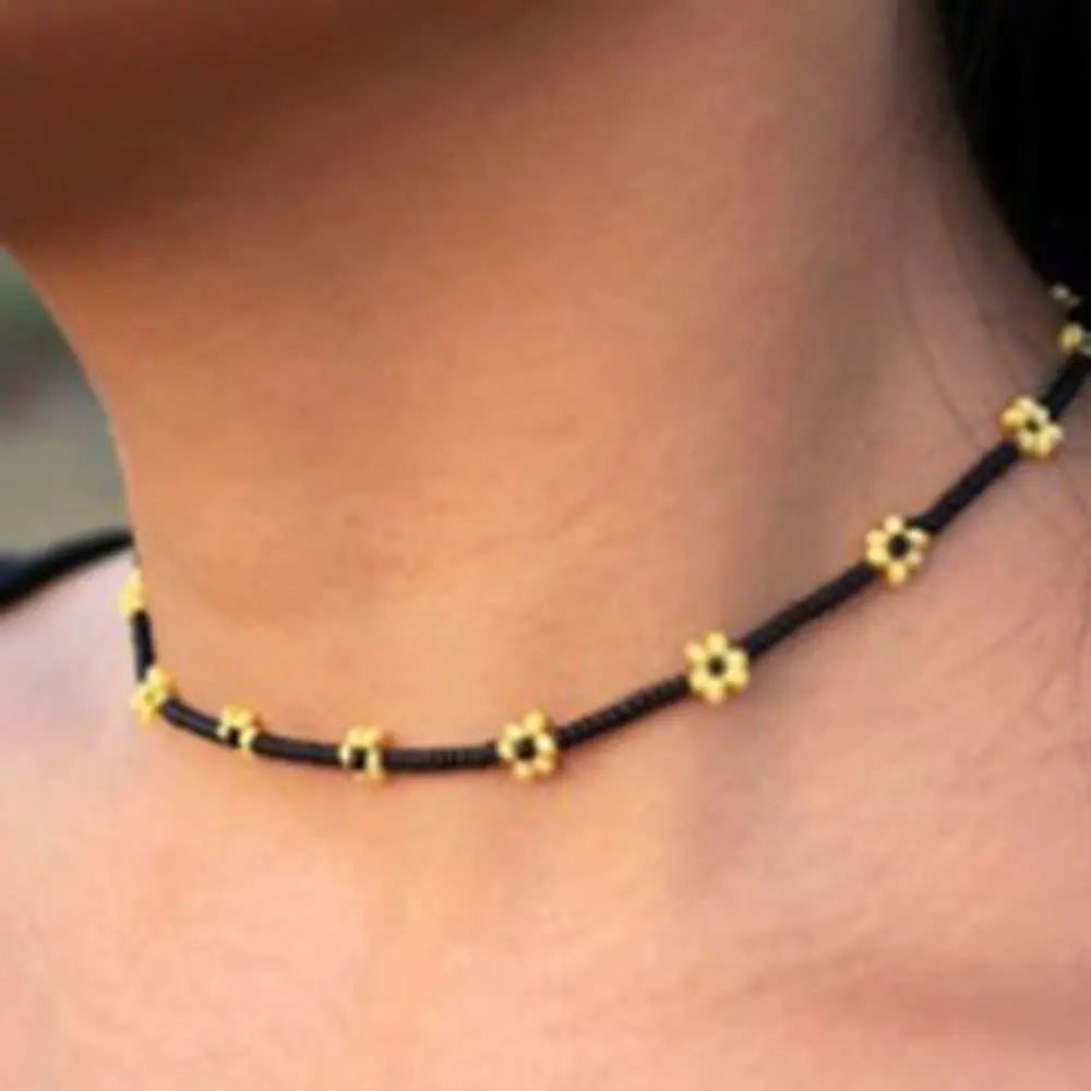 Fashion Beach Daisy Jewelry Gift Short Lovely Clavicle Necklace Flowers Beaded Necklace Bohemia Choker Women Necklace